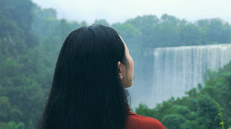 水墨风光万州大瀑布人像实拍4K