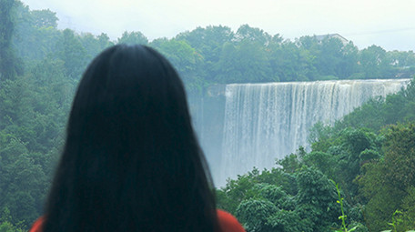 水墨风光万州大瀑布人像实拍4K