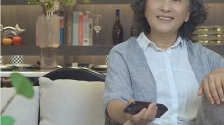 家庭温馨相处画面升格实拍合集