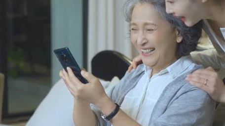 家庭温馨相处画面升格实拍合集