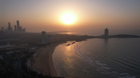 自然风光青岛滨海沙滩日出航拍