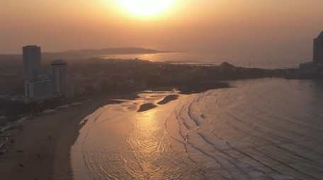 自然风光青岛滨海沙滩日出航拍