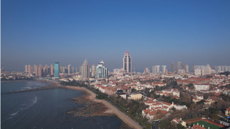 城市青岛老城区滨海大景航拍视频