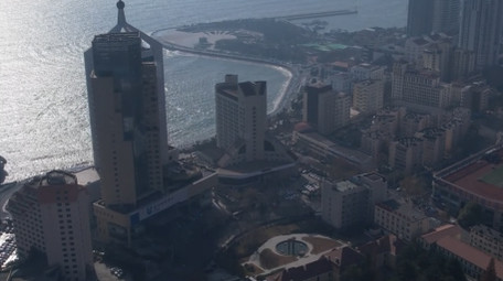 城市青岛八大峡滨海风光航拍视频