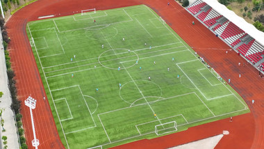 体育运动足球场踢足球4k航拍