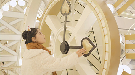 唯美2024跨年时钟美女实拍