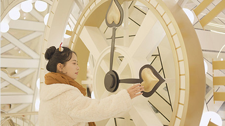 唯美2024跨年时钟美女实拍