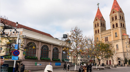 地标青岛圣弥厄尔天主大教堂延时