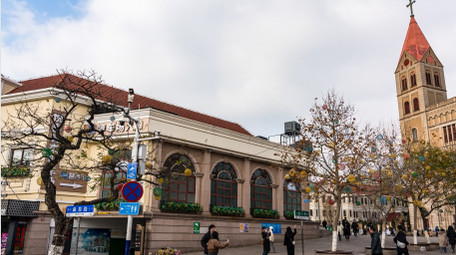 地标青岛圣弥厄尔天主大教堂延时