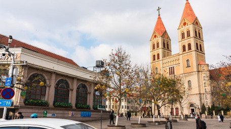 地标青岛圣弥厄尔天主大教堂延时