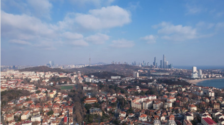地标青岛老城区眺望CBD航拍