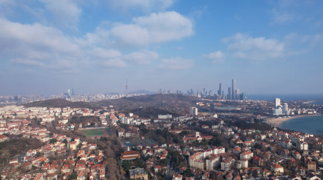 地标青岛老城区眺望CBD航拍