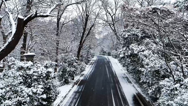 冬季大雪雪景雪天出行4K航拍