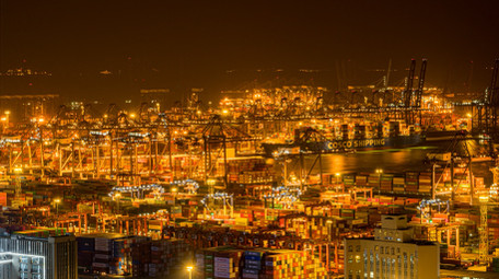 深圳夜晚港口货运港工作实拍延时