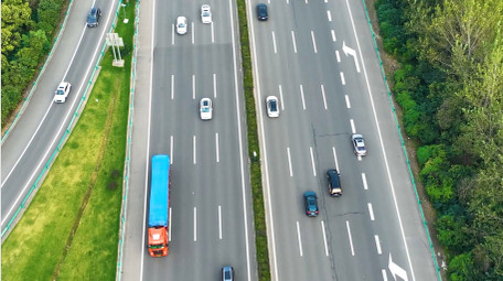 城市发展交通车流运输4K航拍