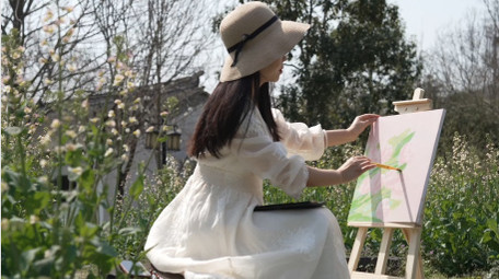 唯美春天人像女孩在户外写生实拍