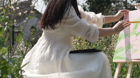 唯美春天人像女孩在户外写生实拍