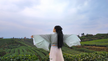 唯美风汉服美女感受自然风实拍