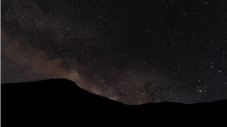 山坡上的星空延时