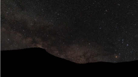 山坡上的星空延时