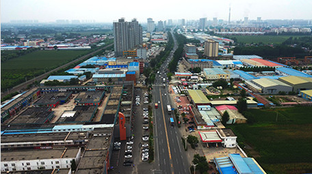 大气航拍公路路口车辆经过实拍