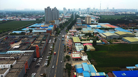 大气航拍公路路口车辆经过实拍