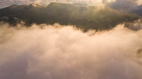 云海风光唯美光影照在云海航拍延时