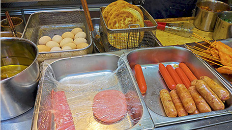 餐饮美食面食鸡蛋灌饼炉火煎饼烹饪实拍