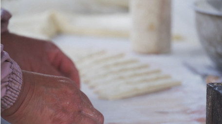 餐饮美食早餐美食炸油条4K实拍