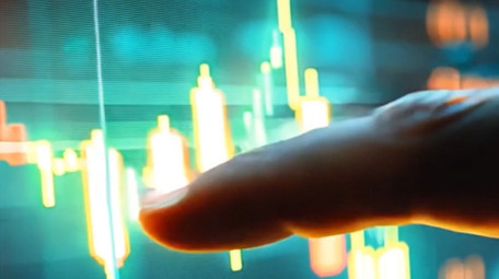 大气商务人士金融分析视频素材