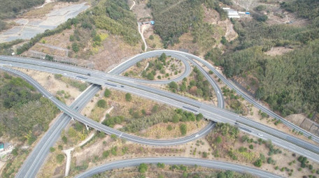 高速公路立交桥车流繁忙4k航拍