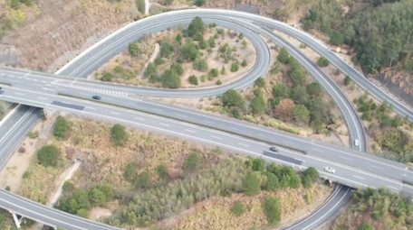 高速公路立交桥车流繁忙4k航拍