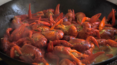 餐饮美食烧小龙虾美食麻辣小龙虾4K实拍