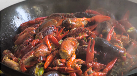 餐饮美食烧小龙虾美食麻辣小龙虾4K实拍