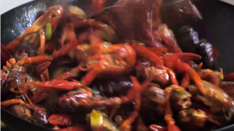 餐饮美食烧小龙虾美食麻辣小龙虾4K实拍