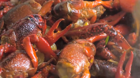 餐饮美食烧小龙虾美食麻辣小龙虾4K实拍