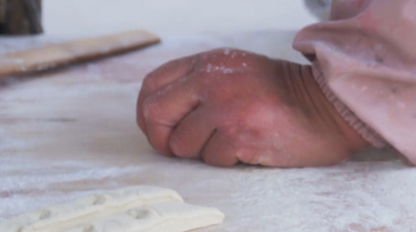 餐饮美食传统小吃油条炸油条美食4K实拍