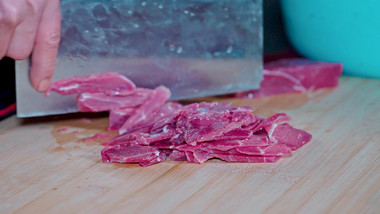 餐饮美食农村土灶小炒牛肉4k实拍