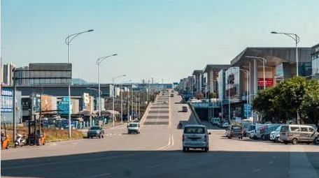 重庆华南城波浪公路车流交通延时