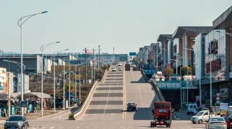 重庆华南城波浪公路车流交通延时