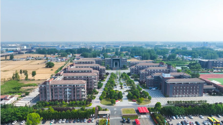 教育学校考场家长送考考场教学楼4K航拍