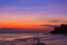 中国三亚海滩上的日落.