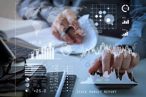 投资者分析股票<strong>市场报告</strong>和财务仪表板与商业智能 (Bi), 与关键绩效指标 (Kpi). 商人手工作与财务有关成本和计算器.