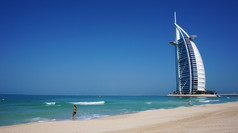 从朱美拉海滩 burj al 阿拉伯酒店的看法