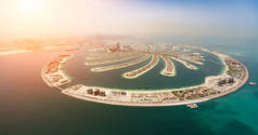 迪拜人造棕榈岛鸟瞰图。全景.
