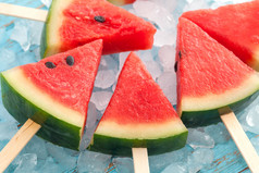 西瓜冰棒美味新鲜的夏季水果甜点木柚木