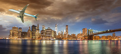 飞机在纽约城-度假和旅游的概念