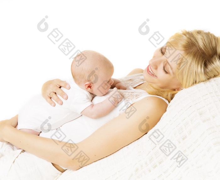 婴儿睡在床上刚出生的孩子睡在帽子里新出生