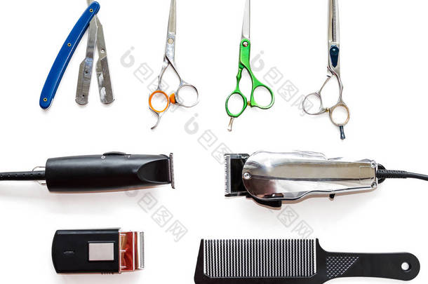理发师店设备工具在白色背景上。专业美发工具。孤立的梳子、 剪刀、 快船队和头发剪.