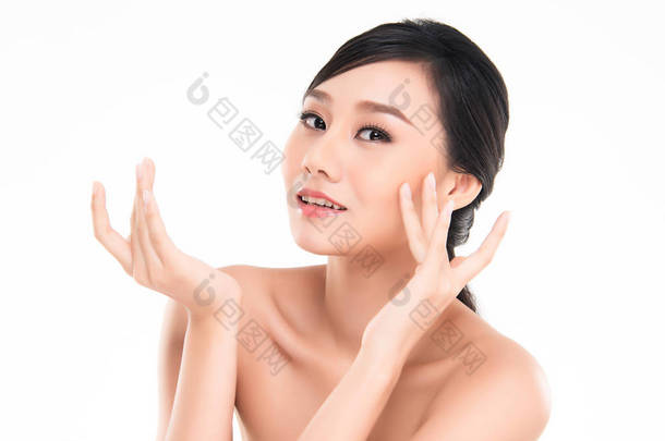 美丽的年轻亚洲妇女与干净的新鲜皮肤看远, 女孩秀丽面孔关心。面部护理, 美容, 美容和水疗.